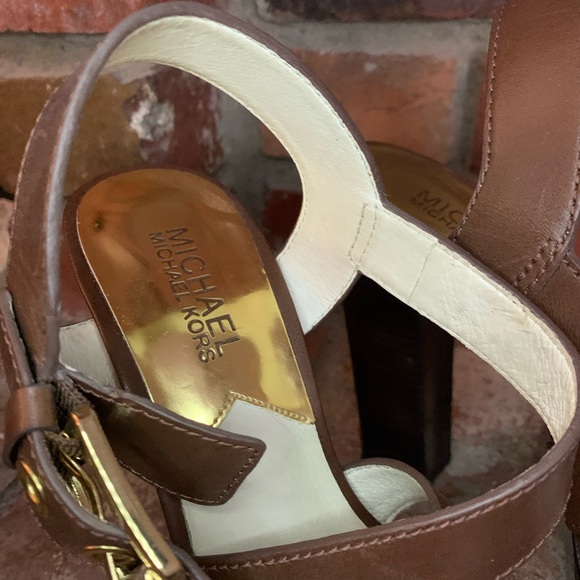 Micheal Kors brown and gold shoes - Picture 4 of 6